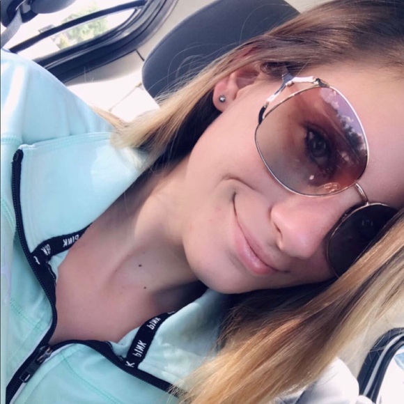 Meet your Posher, Crystal - Picture 1 of 1